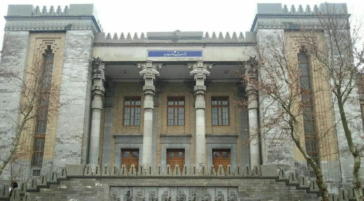اقلیتی کوچک بر علیه خواست و منافع ملت قدم بر می‌دارند/ تیم مذاکره‌کننده را نفوذی، انشاءبنویس اندیشکده‌ای خارجی و خائن می دانند