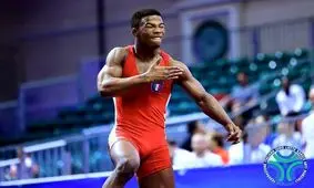 حرکت تاریخی کشتی‌گیر ایتالیایی، یادآور نام جهان پهلوان تختی/ ویدئو