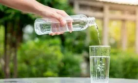 ۵ فایده نوشیدن منظم آب