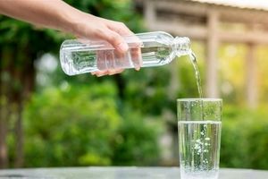 ۵ فایده نوشیدن منظم آب