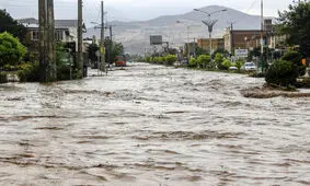 نجات سرنشینان خودروی گرفتار در سیل شهرستان قصرقند/ ویدئو