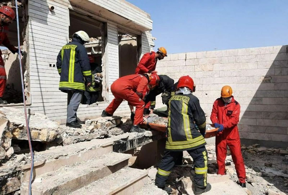 کشته و زخمی شدن ۴ کارگر بر اثر ریزش آوار در مشهد