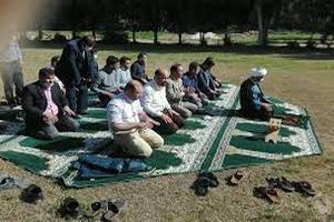 نماز جماعت در محیط باز مساجد قزوین اقامه می‌شود