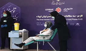 لحظه تزریق واکسن برکت به مینو محرز/ ویدئو