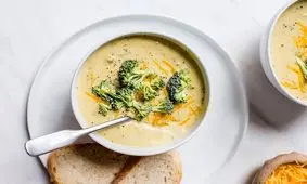 طرز تهیه سوپ پنیر؛ طعمی جدید و متفاوت