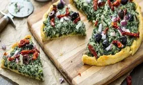 طرز تهیه پیتزا اسفناج با پنیر ؛ طعمی متفاوت و به یاد ماندنی