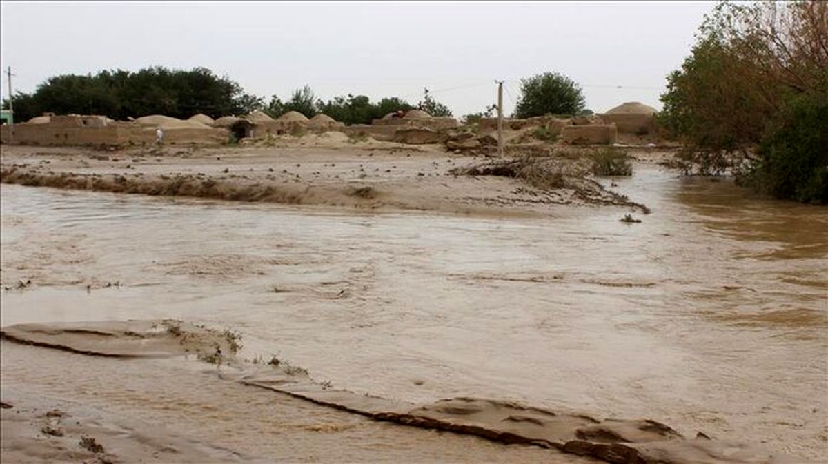 امدادرسانی به ۲۷۴ حادثه دیده سیل در مناطق مختلف سمنان توسط هلال احمر