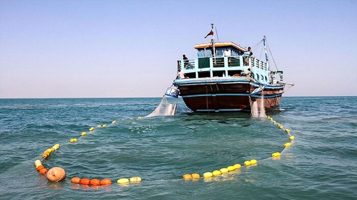 توقیف ۱۸ فروند شناور صیادی در آب‌ های خوزستان