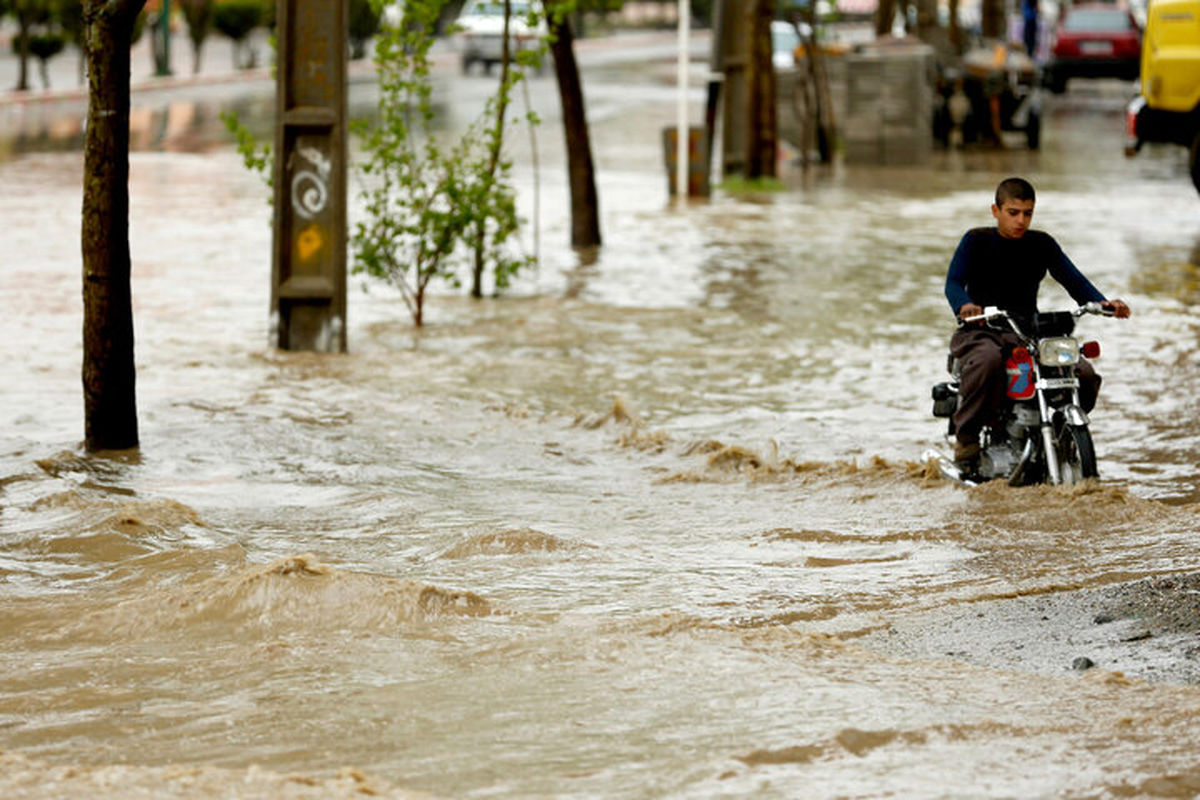 خیابان‌های تبریز در زیر آب/ سیلاب در آذربایجان شرقی بدون خسارت جانی/ ویدئو