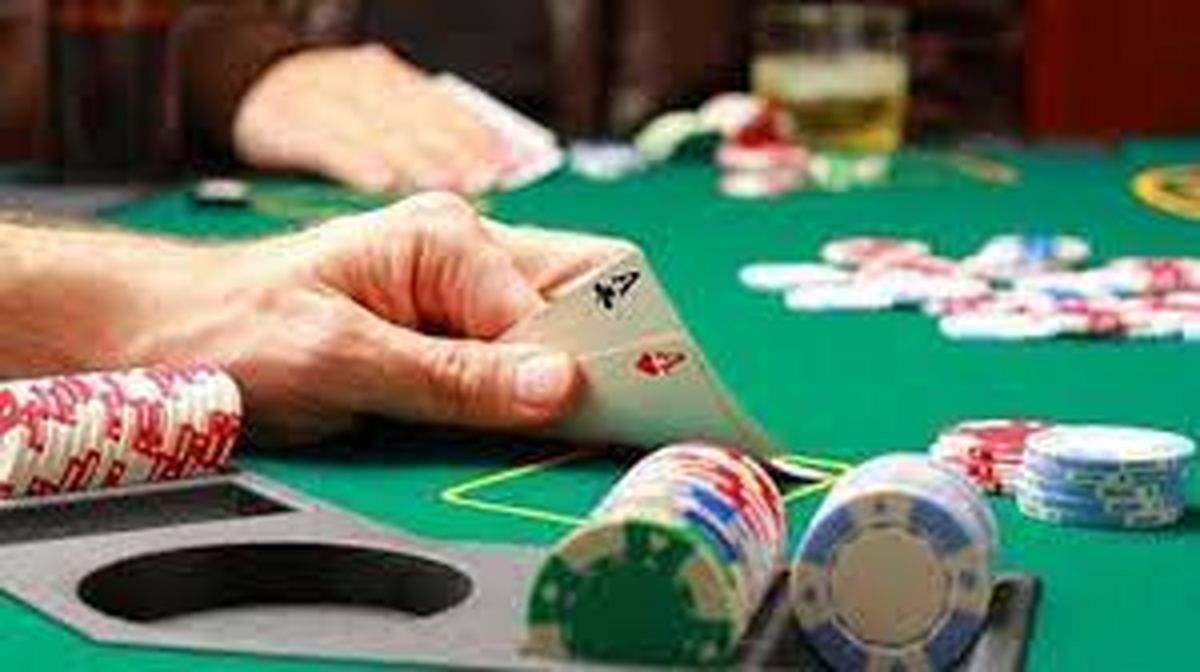 قمارخانه‌ ای در اردبیل با دستگیری ۲۴ قمارباز متلاشی شد