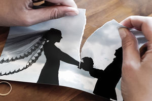 ۷ اشتباه خطرناکی که زنان طلاق‌ گرفته ایرانی مرتکب می‌شوند