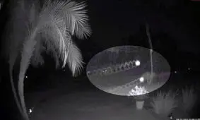 پرواز اشیاء عجیب و ناشناخته در آسمان فلوریدا/ ویدئو