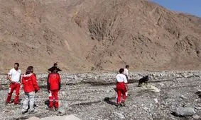 کارگران معدن سنگ بادرود گرفتار سیلاب شدند