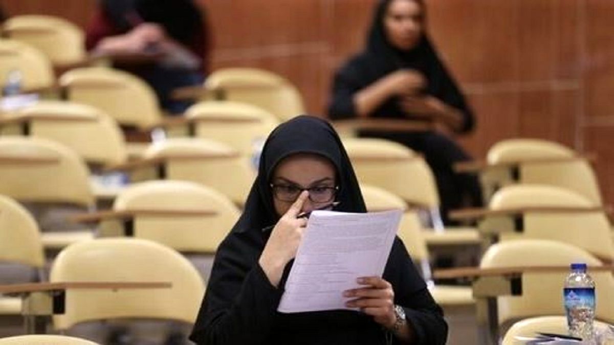 امتحانات پایان ترم دانشگاه آنلاین شد/ کاریکاتور