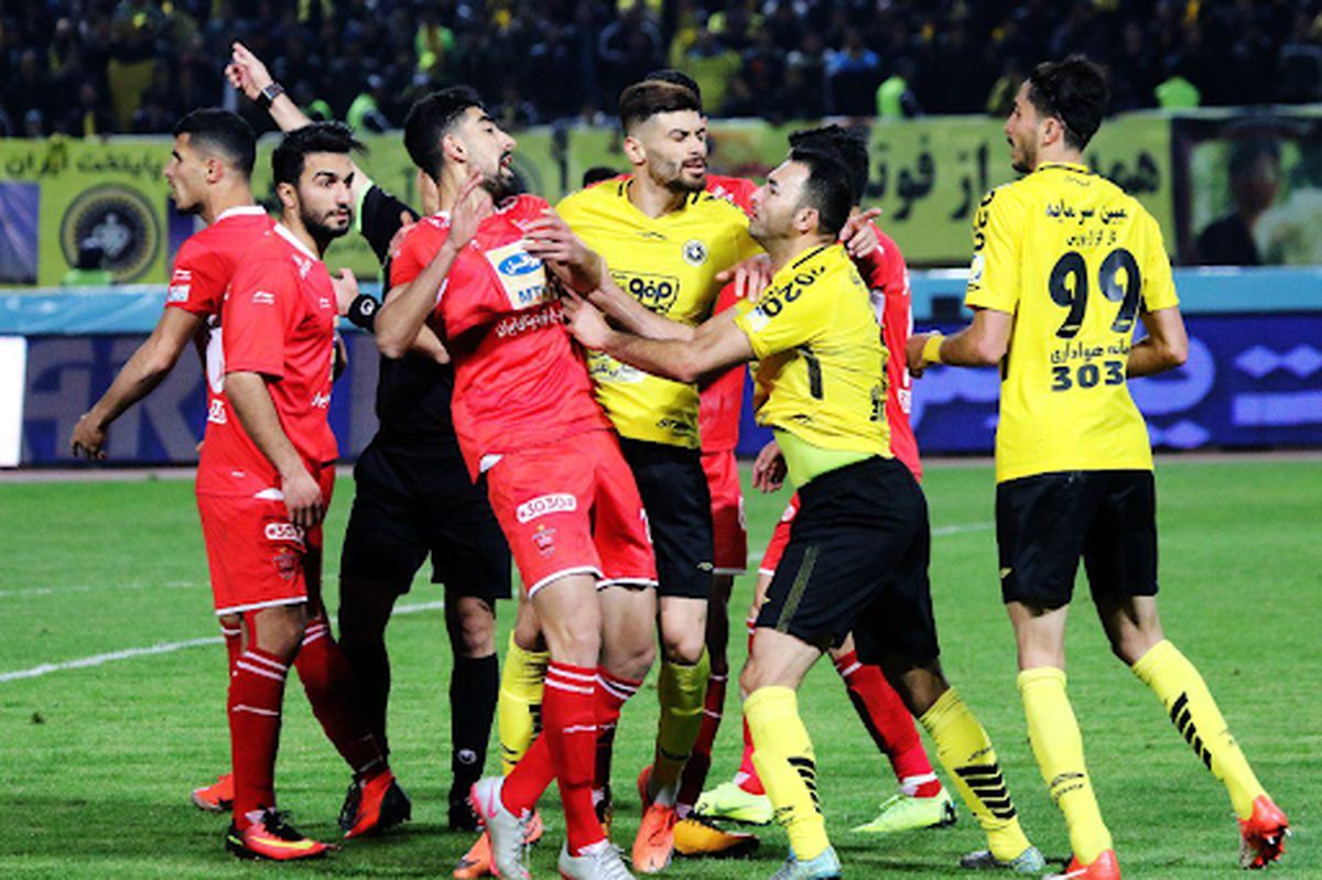 زد و خورد بازیکنان سپاهان و پرسپولیس در پایان بازی