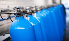 واحدهای تولیدی استان ۸۰۰ کپسول اکسیژن به دانشگاه علوم پزشکی اهدا کردند