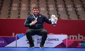 واکنش تند پرویز هادی به اظهارات اخیر دبیر/ تا چنین افرادی در سر کار باشند پا روی تشک نمی‌گذارم!