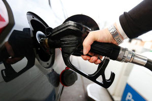 تمام شدن بنزین در حین رانندگی/ چه باید کرد؟