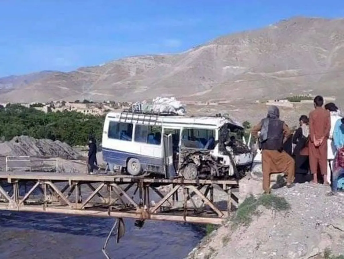 انفجار یک مینی بوس در افغانستان ۲ کشته و ۹ زخمی برجا گذاشت