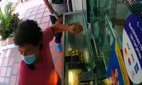 تلاش بی ثمر سارقان در طلافروشی/ ویدئو