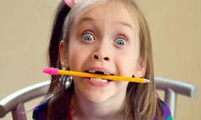 با کودکی که مشق نمی‌نویسد چگونه رفتار کنیم؟