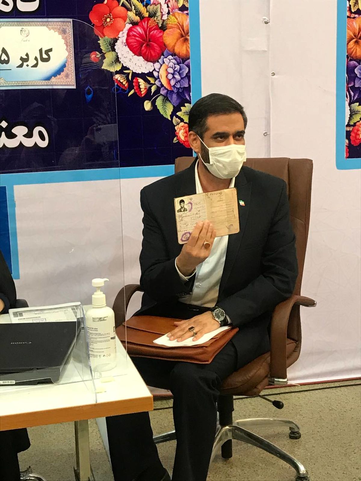 57 نفر در روز نخست کاندیدای ریاست جمهوری شدند/سعید محمد آمد/ دهقان قصد ائتلاف ندارد/فومنی یارانه 3 میلیونی می دهد/ از وزیر احمدی نژاد تا حضور خانم موتورسوار و کاندیدای کرواتی