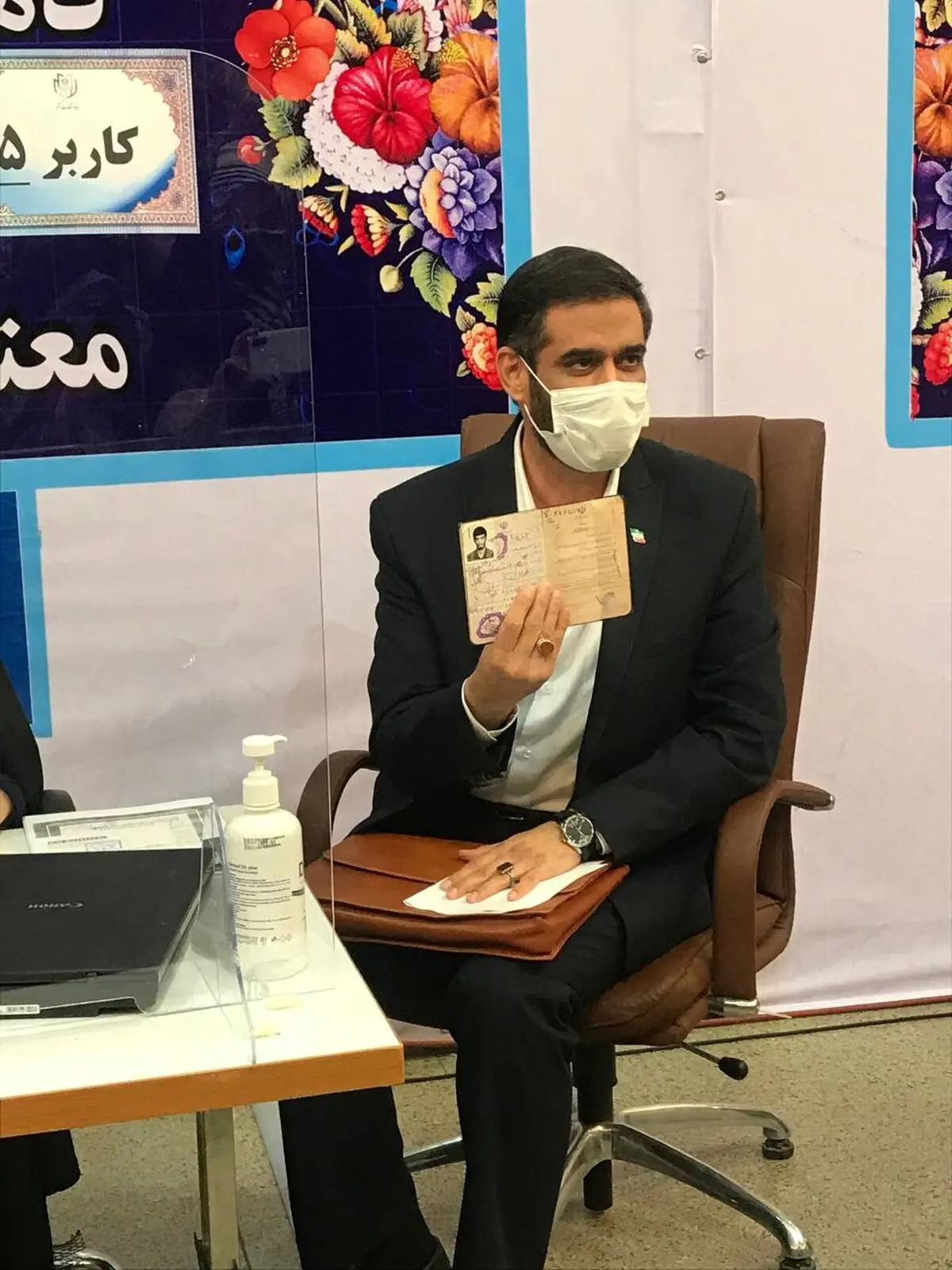 57 نفر در روز نخست کاندیدای ریاست جمهوری شدند/سعید محمد آمد/ دهقان قصد ائتلاف ندارد/فومنی یارانه 3 میلیونی می دهد/ از وزیر احمدی نژاد تا حضور خانم موتورسوار و کاندیدای کرواتی
