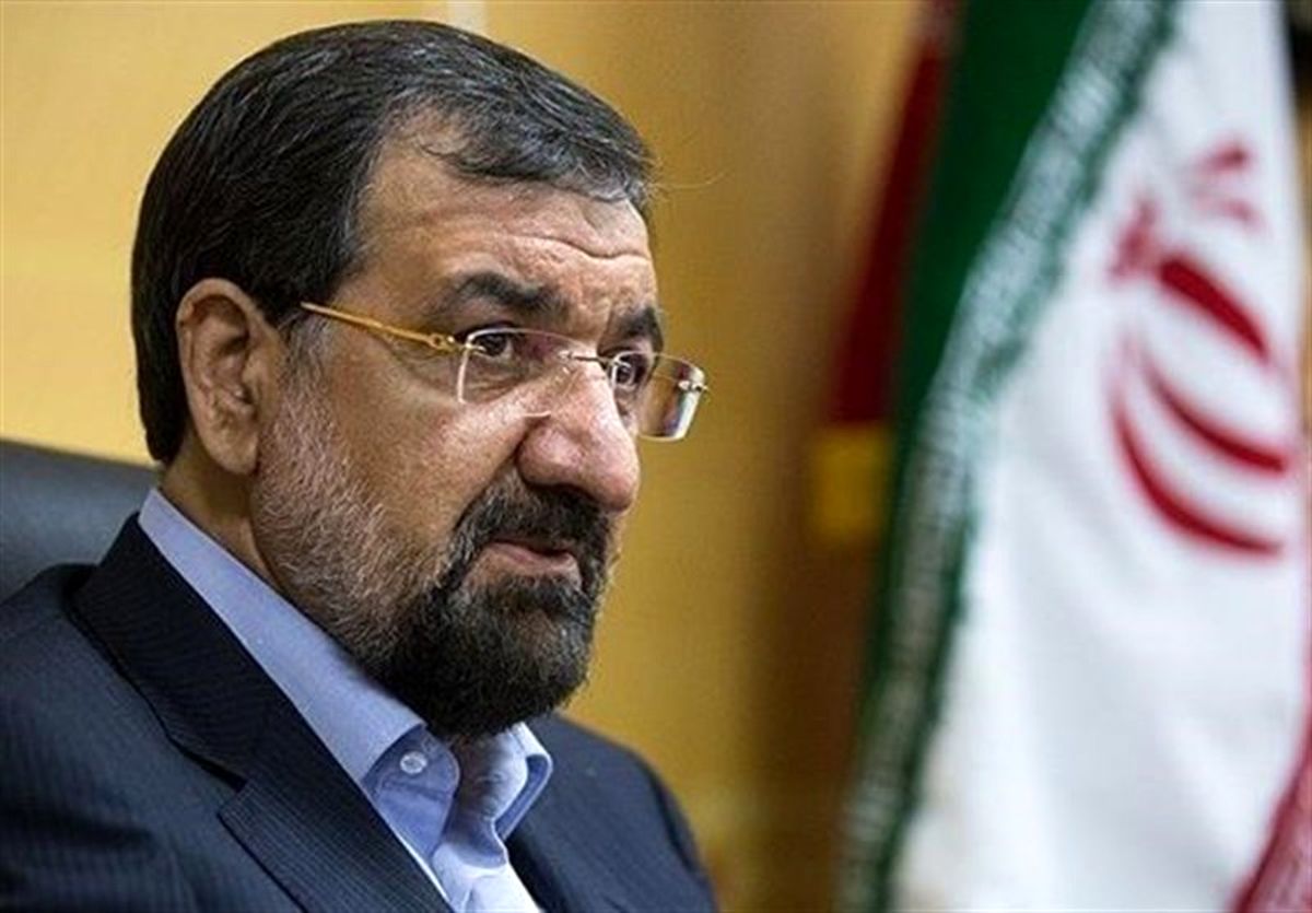 محسن رضایی: دولت به مردم بگوید چرا و چگونه قیمت دلار بالا و پایین میشود