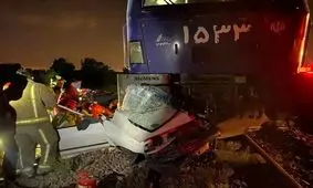 برخورد قطار با خودروی سواری در شهر ری