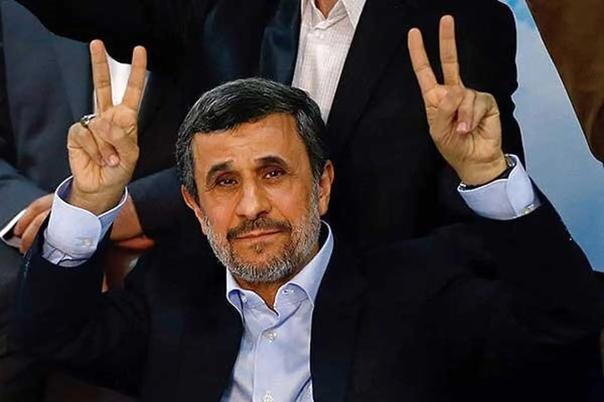 ثبت نام 73 داوطلب ریاست جمهوری در دومین روز/ثبت نام انتخاباتی چهره ها در ساعات اولیه؛ از احمدی نژاد و وزیرش تا نایب رئیس مجلس/ شعارهای معنادار حامیان رئیس‌جمهور سابق/صف طولانی وزرای سابق برای کاندیداتوری/ اولین نامزد بهارستانی هم به میدان آمد
