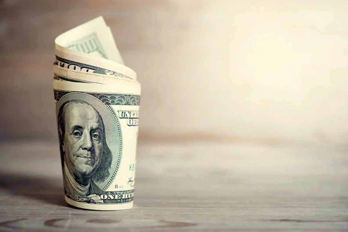 دلار باز هم عقب رفت