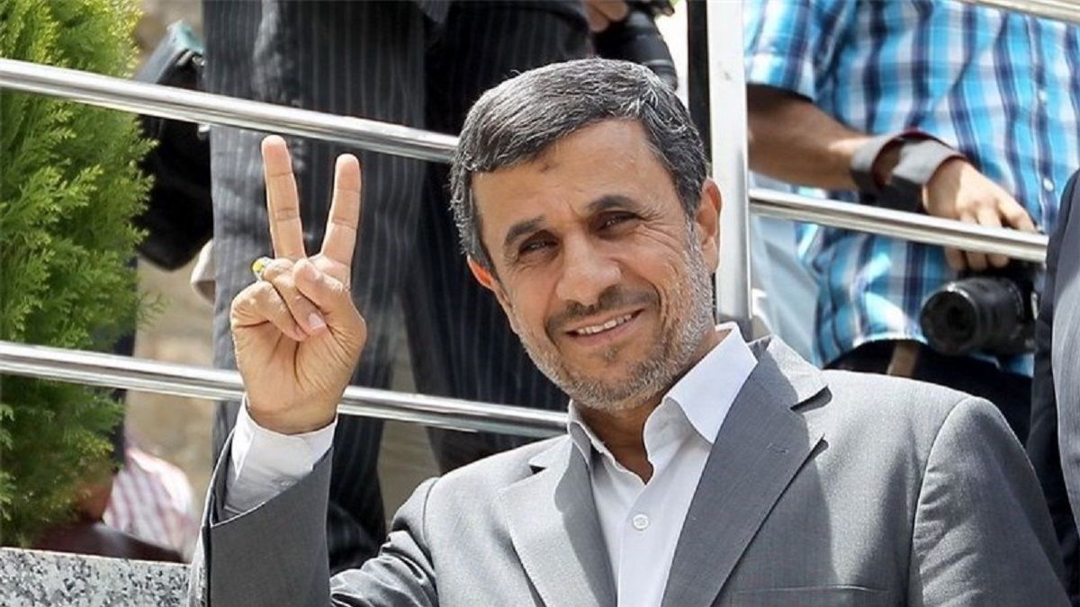 تجمع هواداران احمدی نژاد در خیابان روبه‌روی ستاد انتخابات کشور/ درگیری در داخل ستاد/ عکس و ویدئو