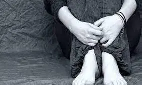رابطه پنهانی مرد کارمند با زن جوان و دخترش