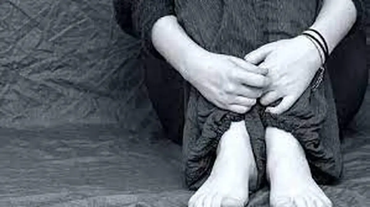 رابطه پنهانی مرد کارمند با زن جوان و دخترش