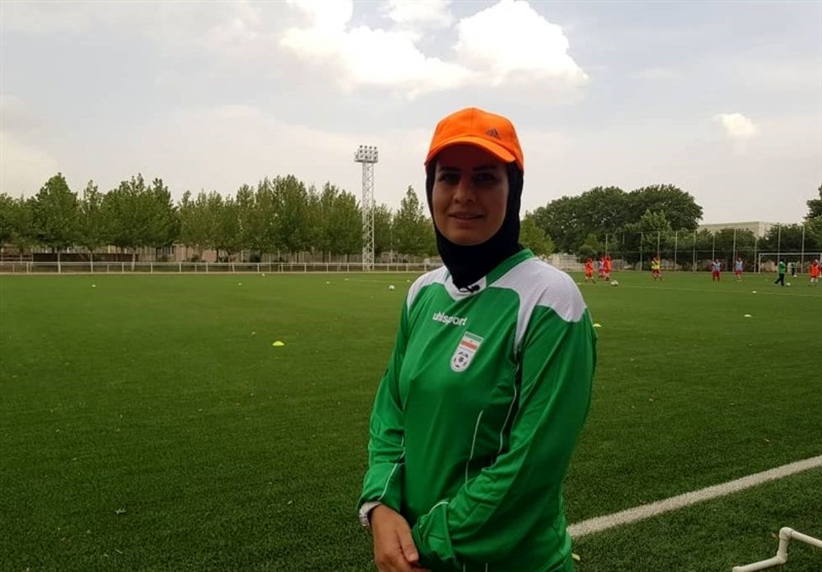آزمون: ما یک جامعه فوتبال زده داریم/ فوتبال بانوان در اولویت فدراسیون نبود