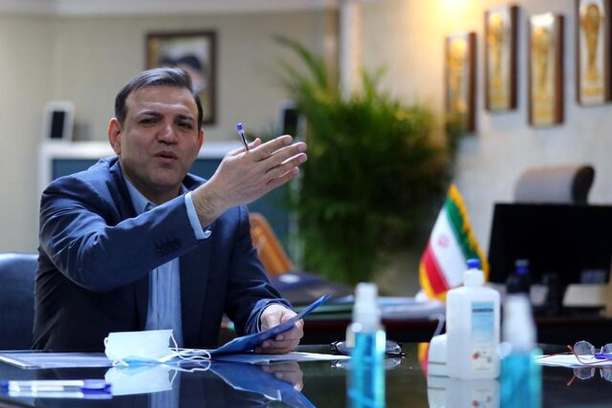 عزیزیخادم: حضور برانکو در تیم ملی، حرف رسانههاست/ "آزادی" فقط متعلق به آقایان نیست