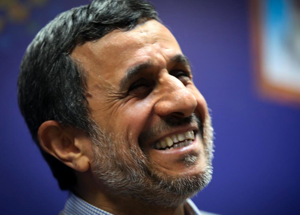 کنایه احمدی نژاد درباره تزریق واکسن آمریکایی توسط مسئولین: جنس خوب زدند!/ ویدئو