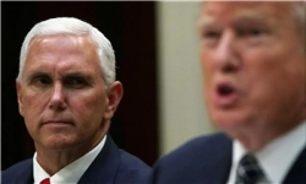 نماینده دموکرات کنگره مدعی شد مایک پنس درحال آماده شدن برای جانشینی دونالد ترامپ