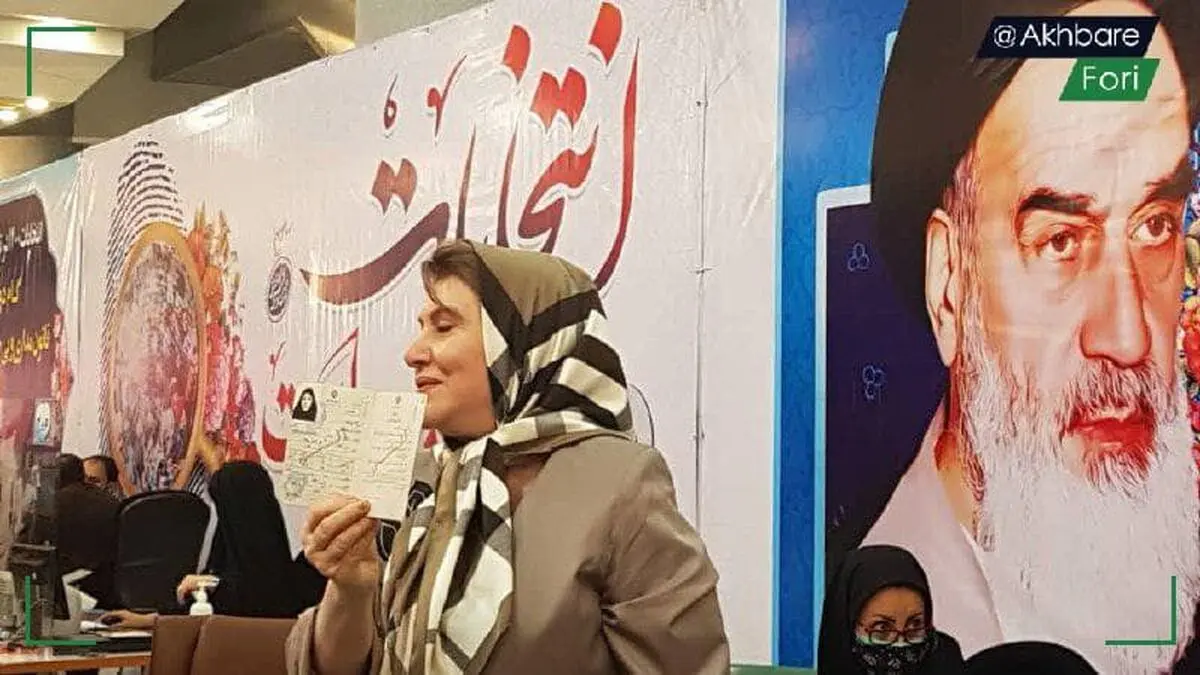 گفت‌وگوی کوتاه خبر فوری با یک زن متخصص زیبایی که داوطلب کاندیداتوری شد/ عکس و ویدئو