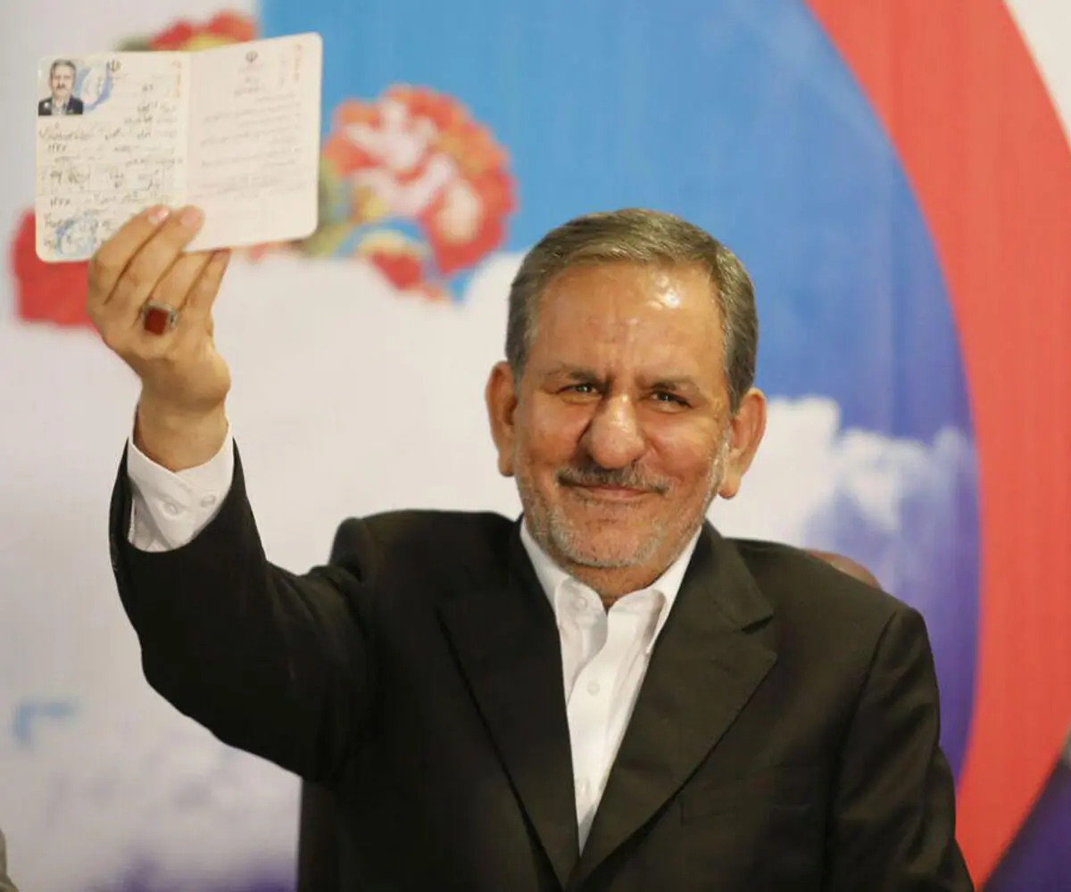 جهانگیری، پزشکیان، شریعتمداری و عارف؛ گزینه های اصلاح طلبان برای انتخابات / احمدی نژاد تایید شود، پیشتاز است / یک نظامی مناسب اداره کشور نیست