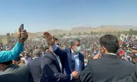 استقبال از احمدی نژاد با شعار "احمدی جونمه، رئیس جمهورمه"