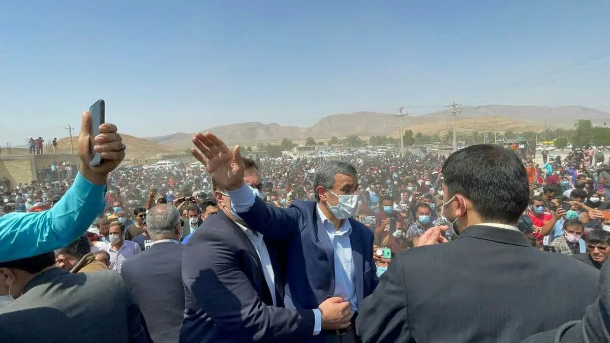استقبال از احمدی نژاد با شعار "احمدی جونمه، رئیس جمهورمه"