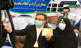 مصطفی تاج زاده با همسرش به ستاد انتخابات آمد/ شعار درود بر تاج زاده در اطراف وزارت کشور/ ویدئو