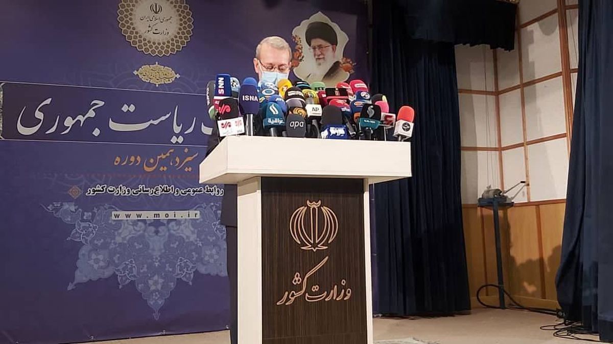 علی لاریجانی: مسئله امروز ایران با اقدامات نمایشی پوپولیستی قابل حل نیست/ حوزه اقتصاد، نه پادگان است و نه دادگاه/ کنایه به کلید روحانی: کلید جادوییای وجود ندارد!/ ویدئو