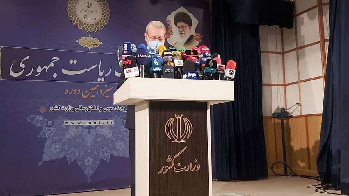 علی لاریجانی: مسئله امروز ایران با اقدامات نمایشی پوپولیستی قابل حل نیست/ حوزه اقتصاد، نه پادگان است و نه دادگاه/ کنایه به کلید روحانی: کلید جادویی‌ای وجود ندارد!/ ویدئو