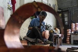 نبود حمایت و گرانی مواد اولیه هنرمندان صنایع دستی کرمان را رنج می‌دهد