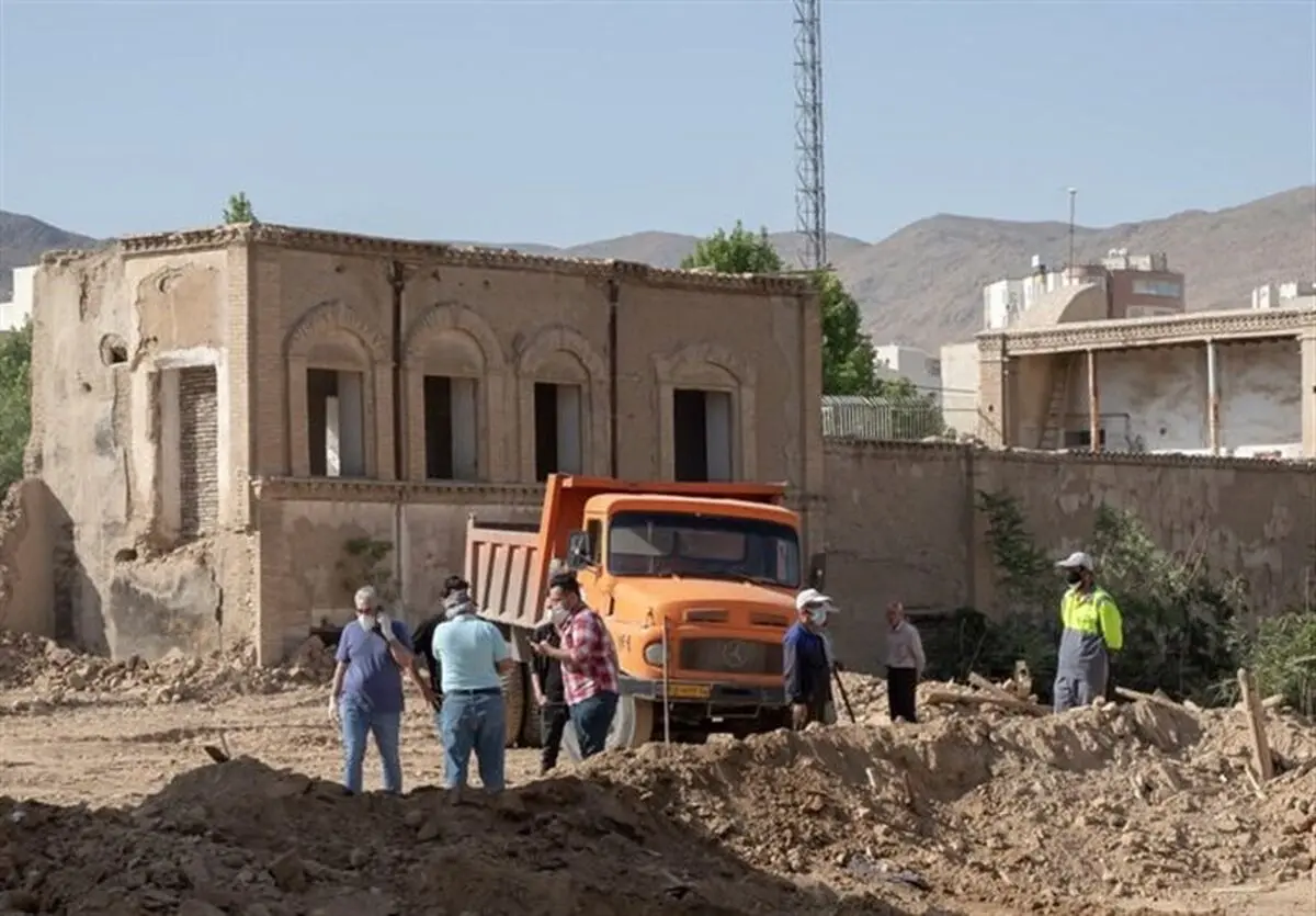 اقدام عاملین و آمرین تخریب خانه حاجباشی اراک عواقب قضایی دارد