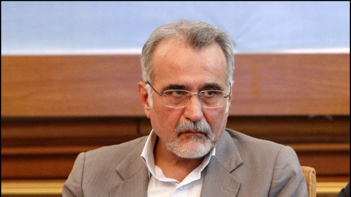 ۱۱ روز در خانه تحصن کرده و بست نشستند/ اگر میتوانستند، لباس گورباچوف را میپوشیدند/ ایران جامعهای دو قطبی است