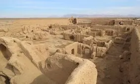 قلعه ی قاجاری در معرض نابودی/ استاندار، قلعه فتح آباد زرند را از ویرانی نجات دهد