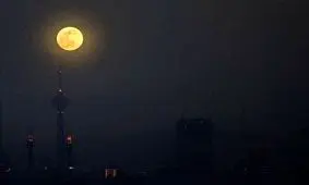 پدیده ابرماه در تهران/ تصاویر